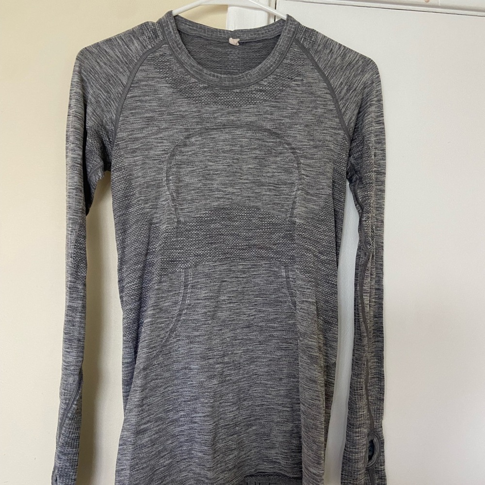 Lululemon Size 6 Long Sleeve Running Top